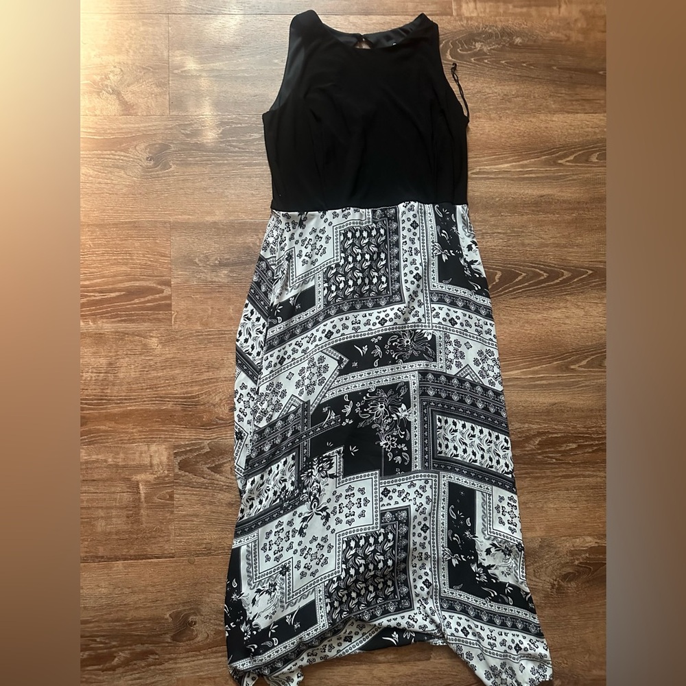Ronni Nicole Elegant Black and White Patterned Dress